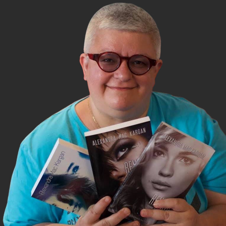 Portrait d'Alexandra Mac Kargan, autrice de romans lesbiens contemporain et imaginaire